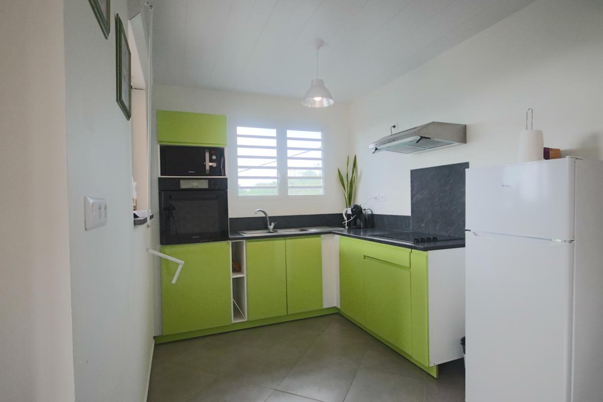 6 Location villa piscine martinique_ la cuisine vue proche